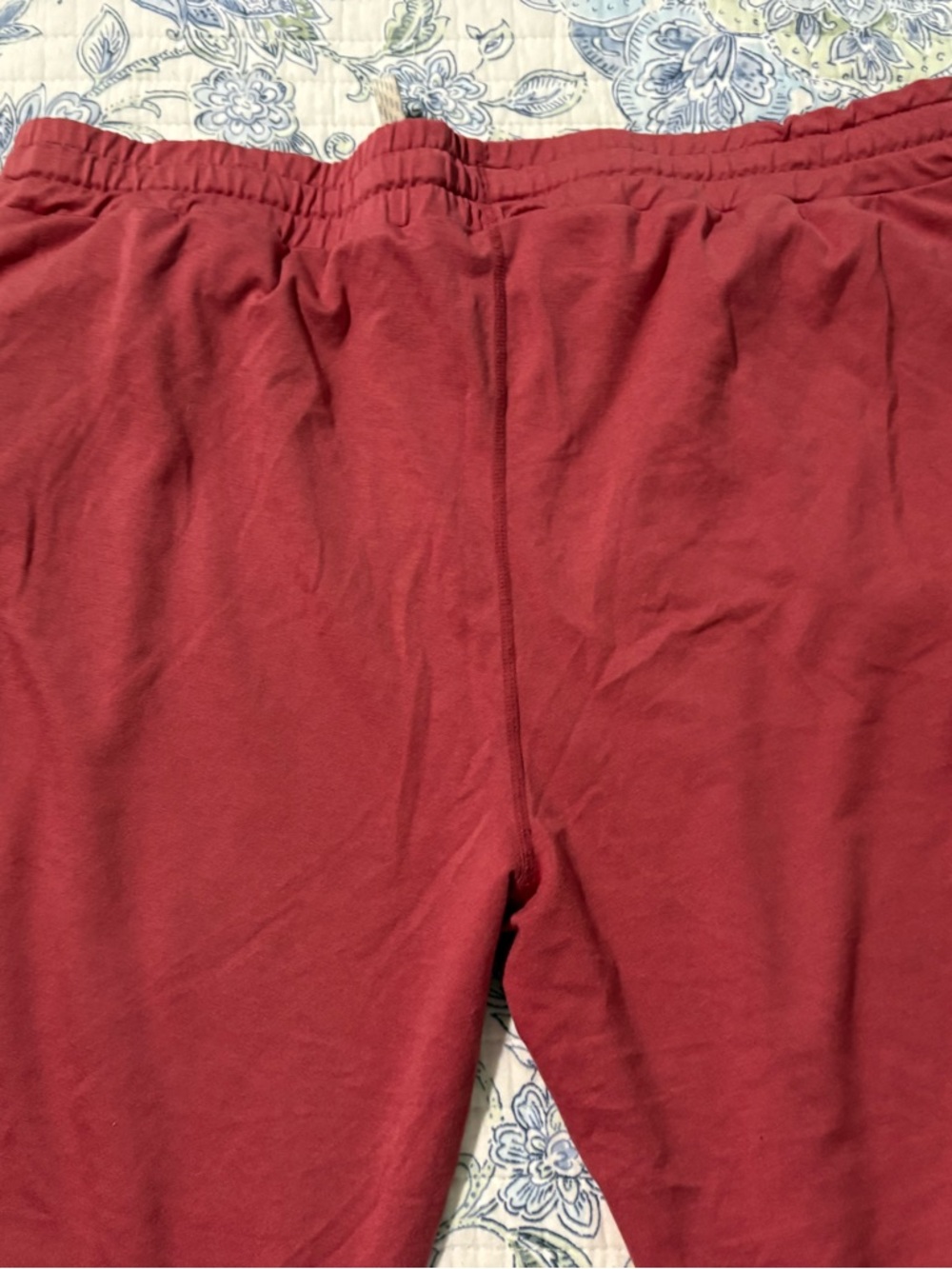Vuori Red Drawstring Joggers. Size XXL.
